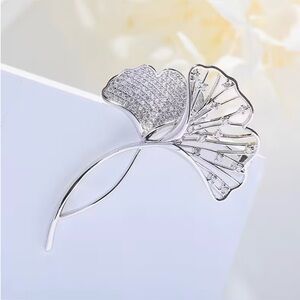 Ginkgo Leaf Brooch Pin Silver Tone Unstamped New